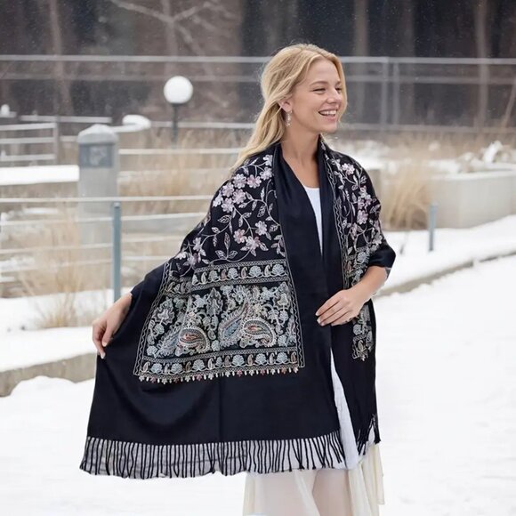 Share Embroidered Cashmere Black shawl wrap for women - Gift for her 🎄🎁 - Picture 1 of 11